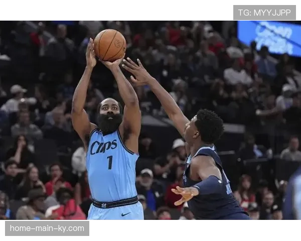 西部第二至第六名胜差仅有两场 季后赛席位争夺渐趋白热化 西部第二至第六名胜差仅有两场 季后赛席位争夺渐趋白热化