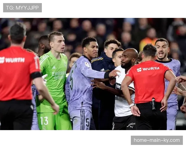 裁判马齐尼亚克半决赛决策 三次关键判罚改变结局 裁判马齐尼亚克半决赛决策 三次关键判罚改变结局